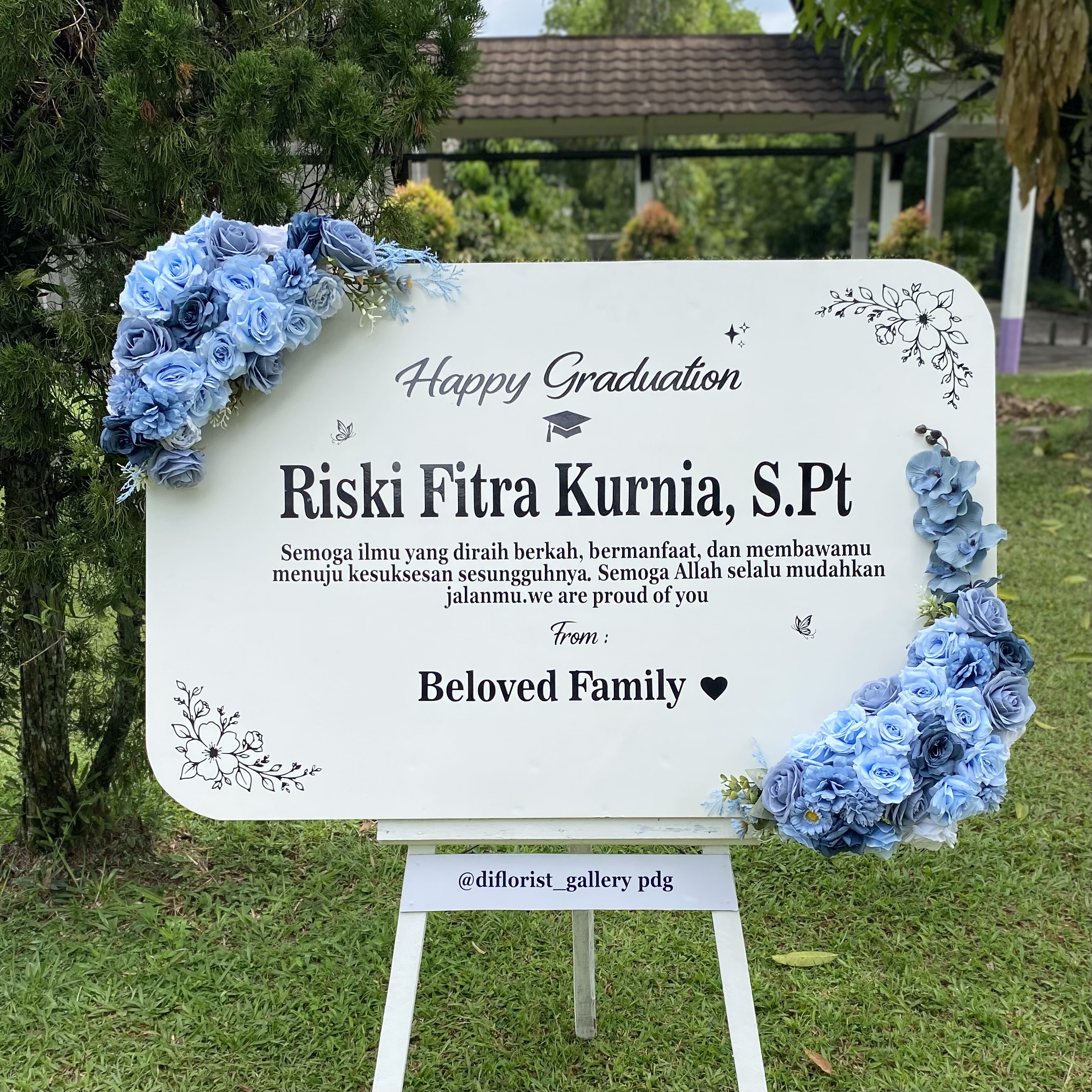 Medium Putih Bunga Biru